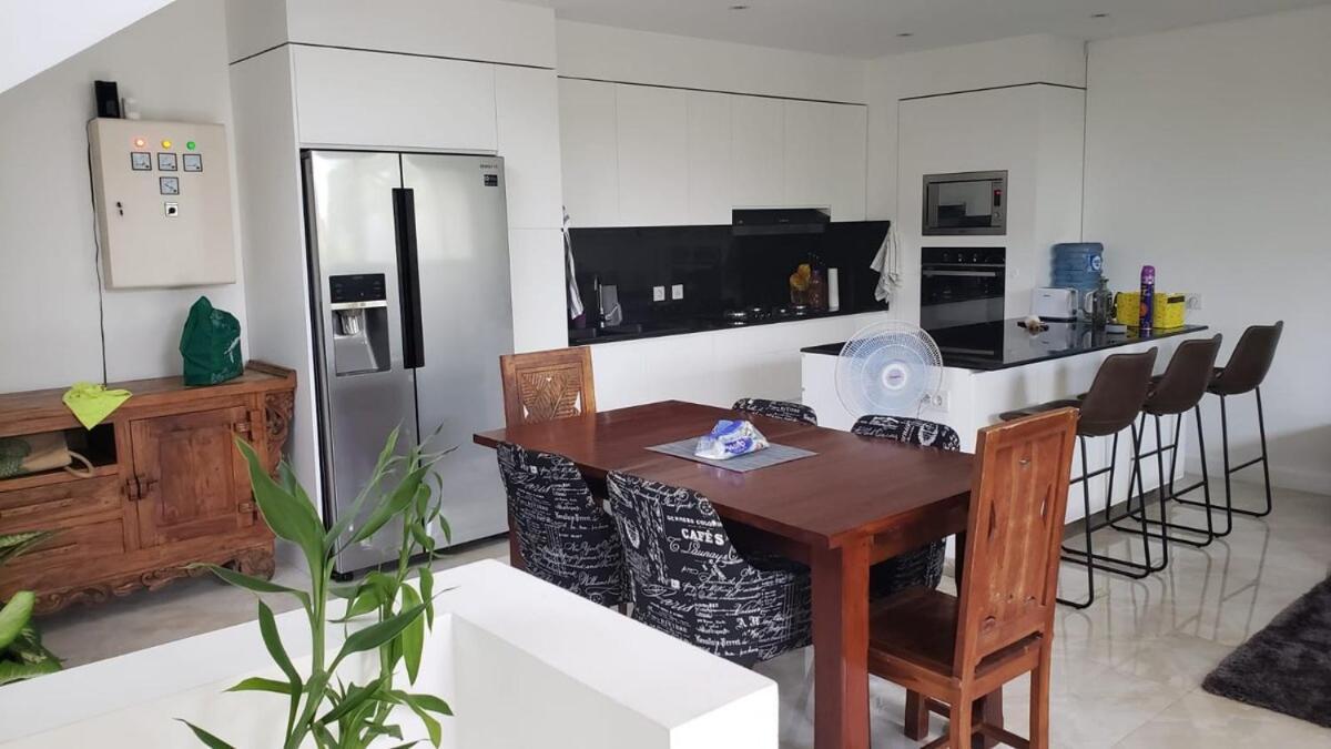 Casa Betty 3 Bedroom Townhouse Apartemen Seminyak (Bali)